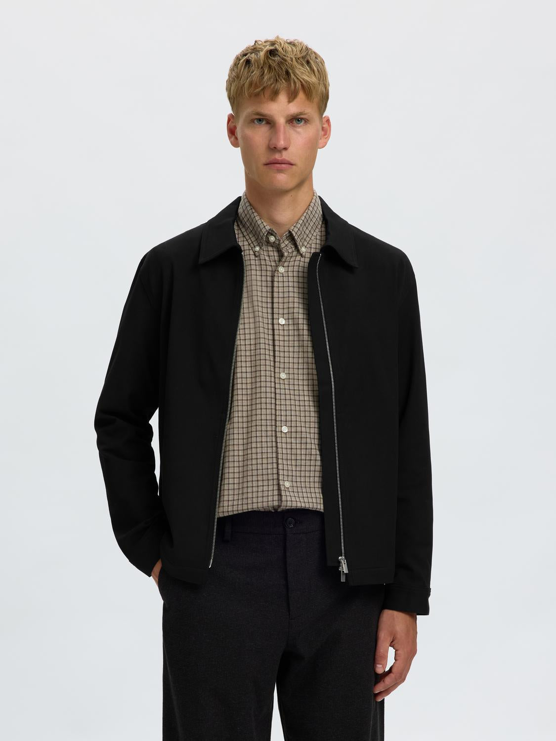 model_shot-front